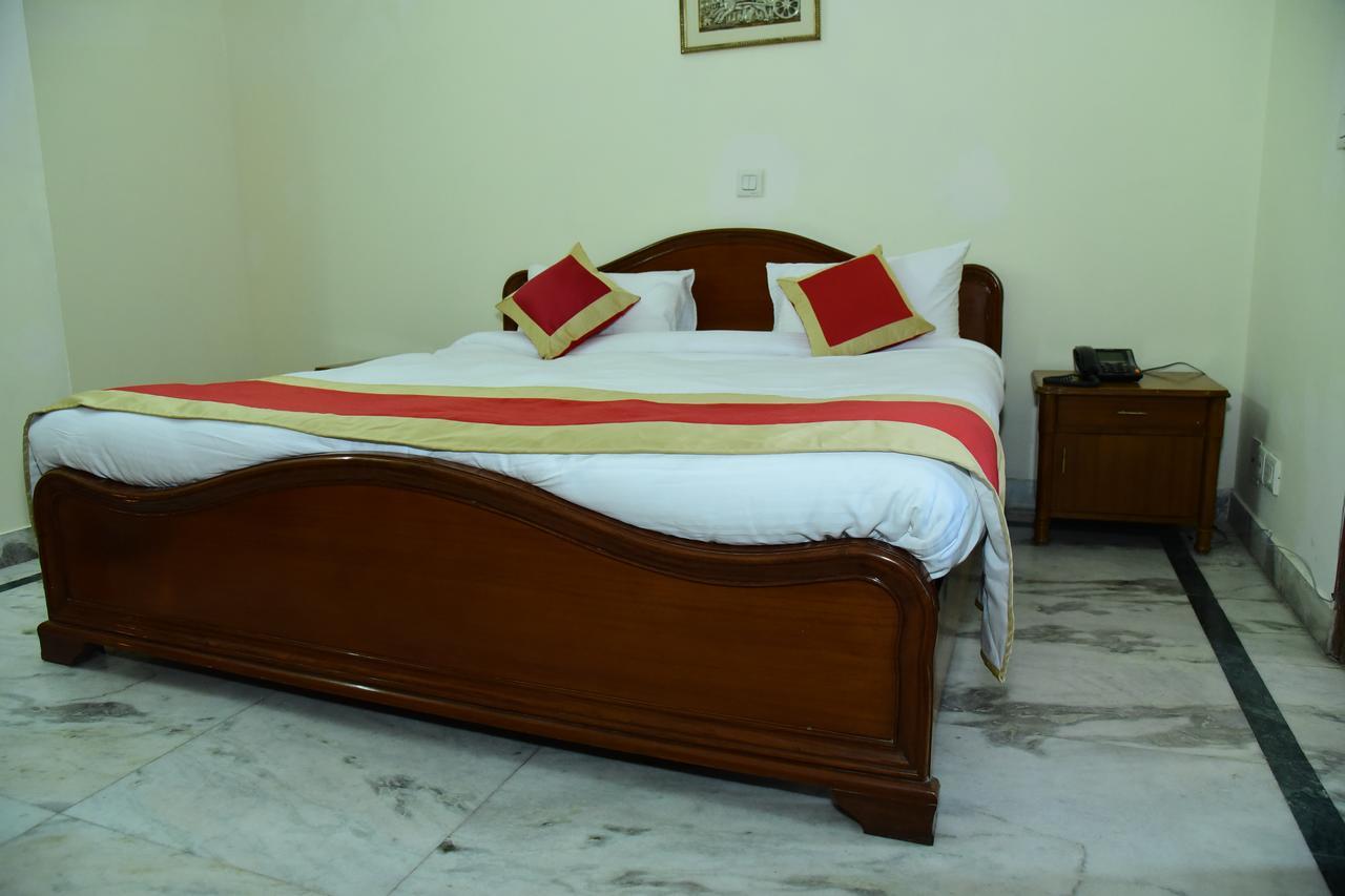 The Mayflower Hotel Gurgaon Exteriör bild