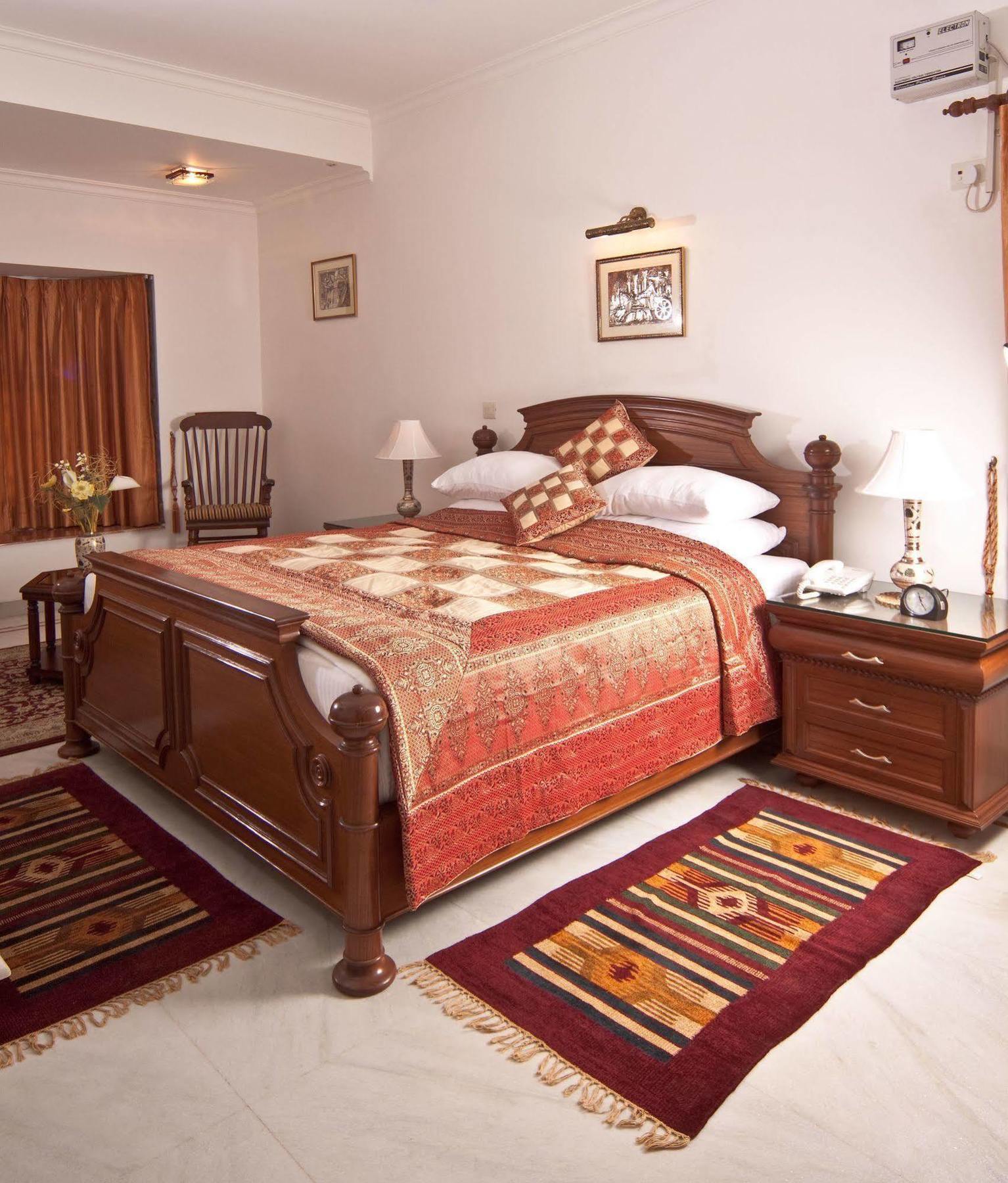 The Mayflower Hotel Gurgaon Exteriör bild