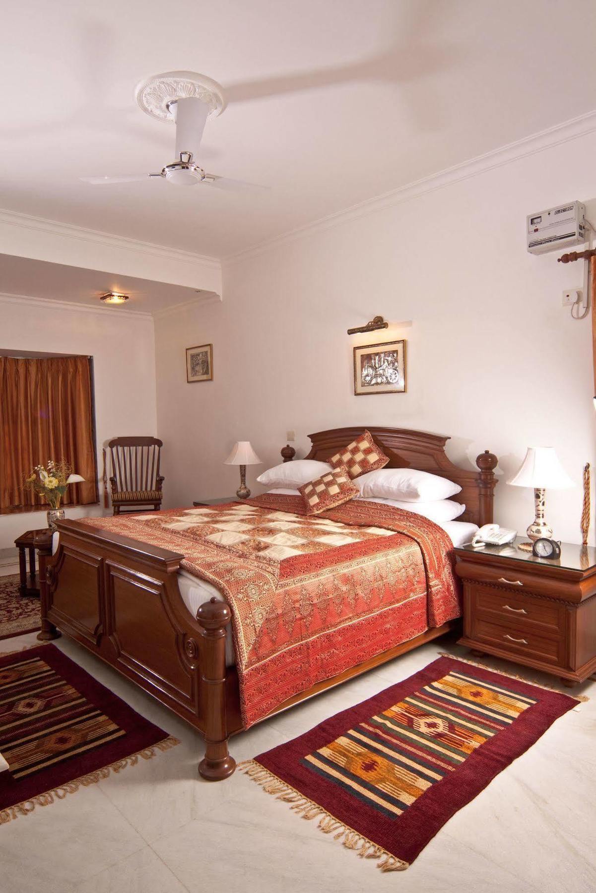 The Mayflower Hotel Gurgaon Exteriör bild