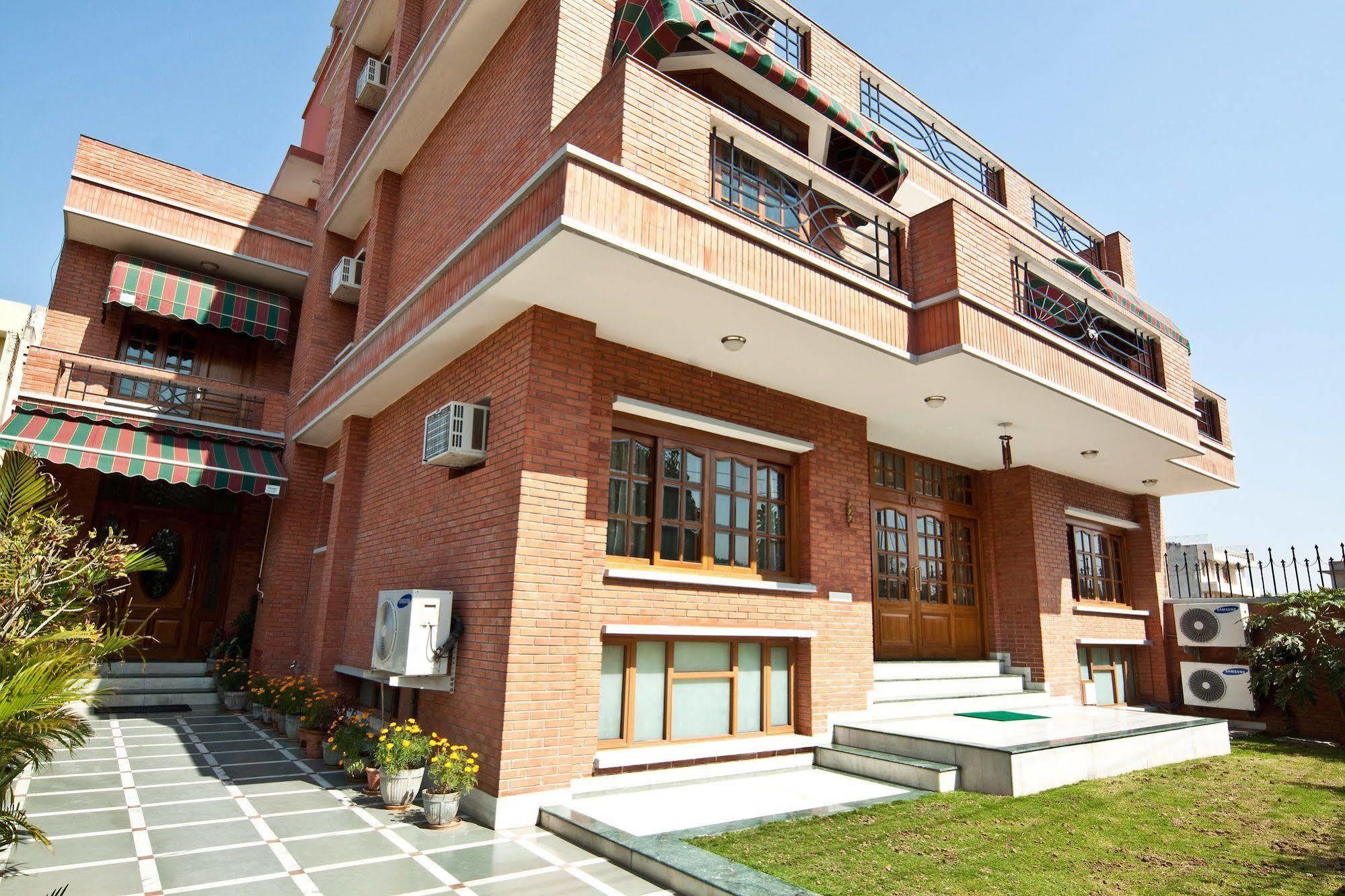 The Mayflower Hotel Gurgaon Exteriör bild