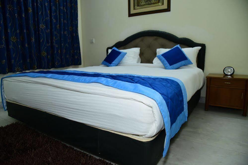 The Mayflower Hotel Gurgaon Exteriör bild